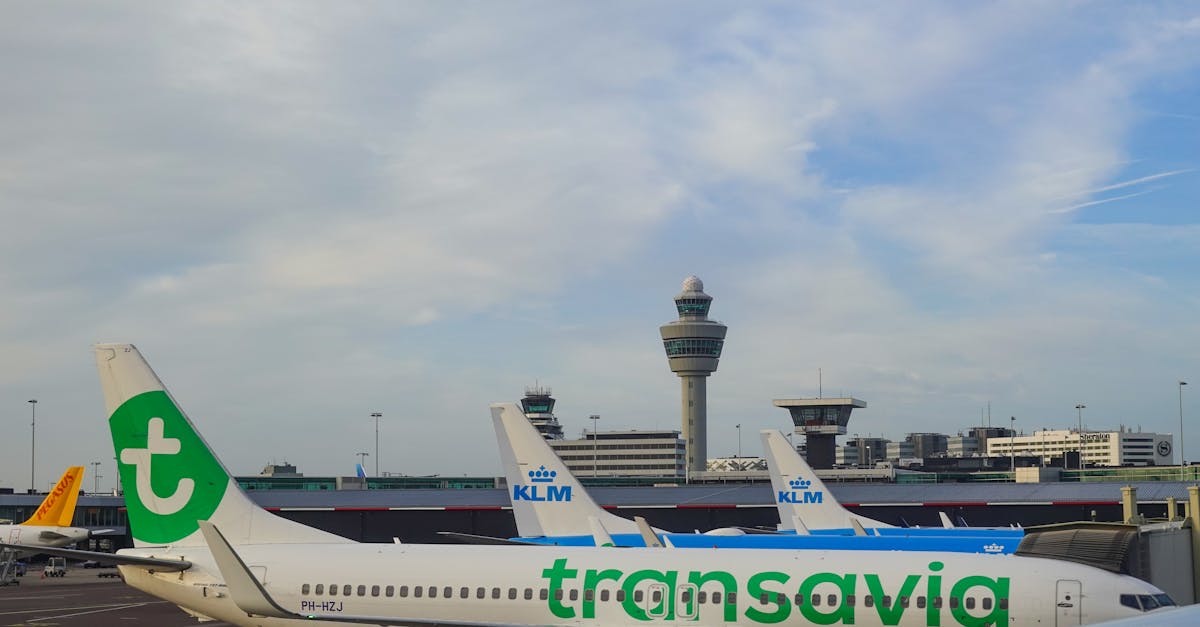 découvrez klm, la compagnie aérienne royale néerlandaise, qui propose des expériences de voyage aérien exceptionnelles avec un engagement envers des pratiques durables, le confort et la satisfaction de ses clients. explorez notre vaste réseau mondial et réservez votre prochaine aventure dès aujourd'hui !